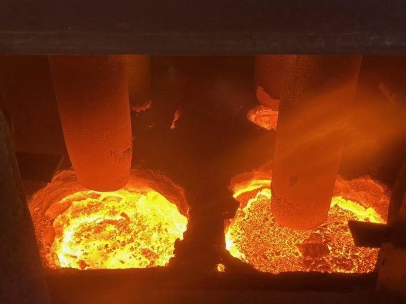 四电极大型直流矿热炉